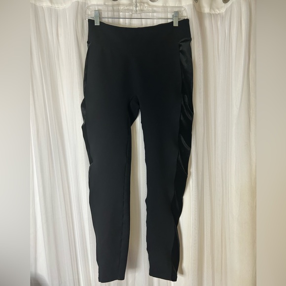 SPANX Pants - SPANX Black Leggings With Velvet Detail — size large